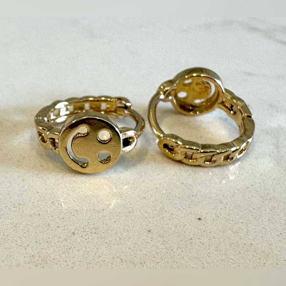 NWOT Smiley Face Emoji Gold Huggie Earrings with Twisted Link Hoop Design